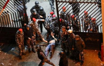 لبنان: يجب أن يوضع فوراً حد للاعتقالات التعسفية وضرب المحتجين