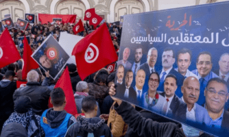 الإدانات الجماعية لناشطين معارضين بعد محاكمة صورية تمثل لحظة خطيرة في تونس