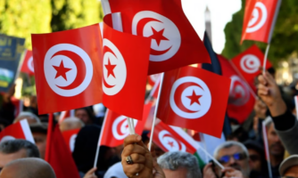 تونس: تصعيد حملة القمع ضد المعارضين باعتقال محامٍ حقوقي عقب صدور حكم في محاكمة صورية