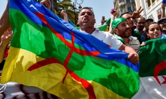 Algérie. Inculpation pénale, détention arbitraire et contrôle judiciaire pour avoir porté le drapeau amazigh
