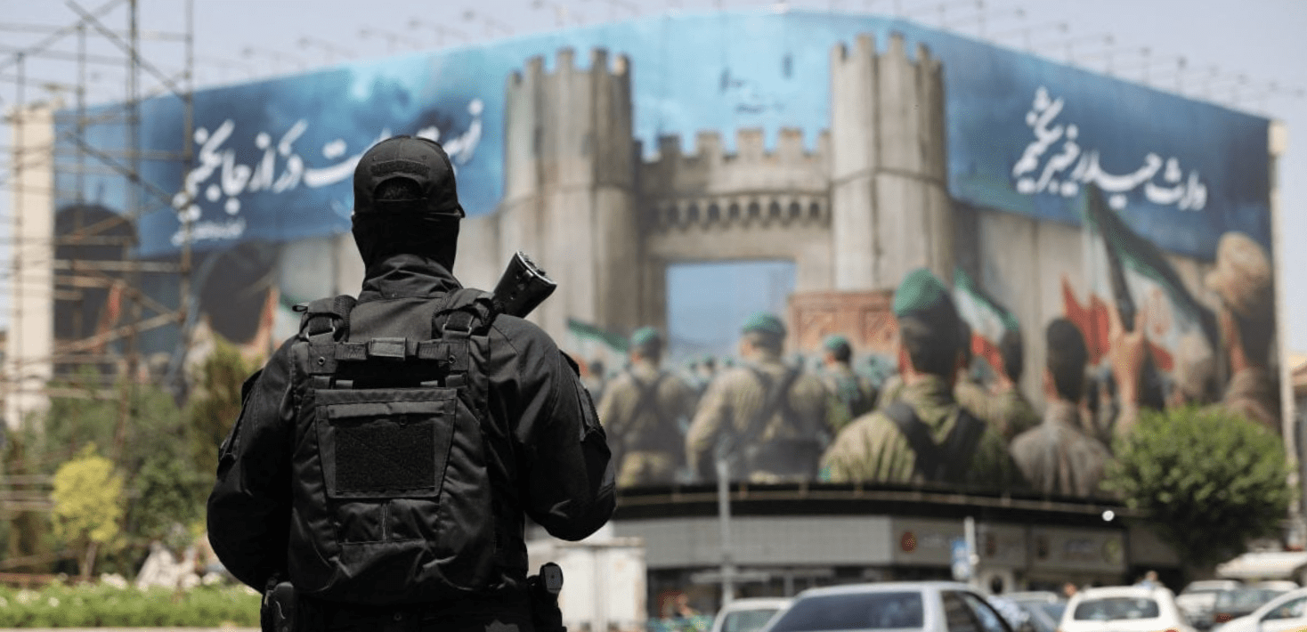 Un homme s'est fait voler son arme à feu sous la menace d'une arme, puis a  abattu le voleur avec une arme de rechange. : r/oddlyspecific, image size:1468x710