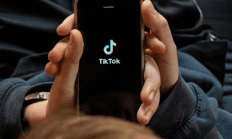 France. TikTok continue d’orienter les enfants et les jeunes déjà fragiles vers des contenus dépressifs et suicidaires 